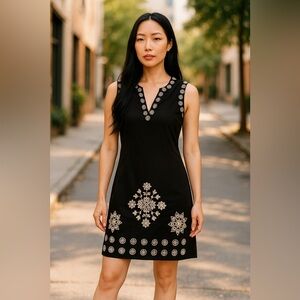 Le Château Elegant Embroidered Dress – Size M